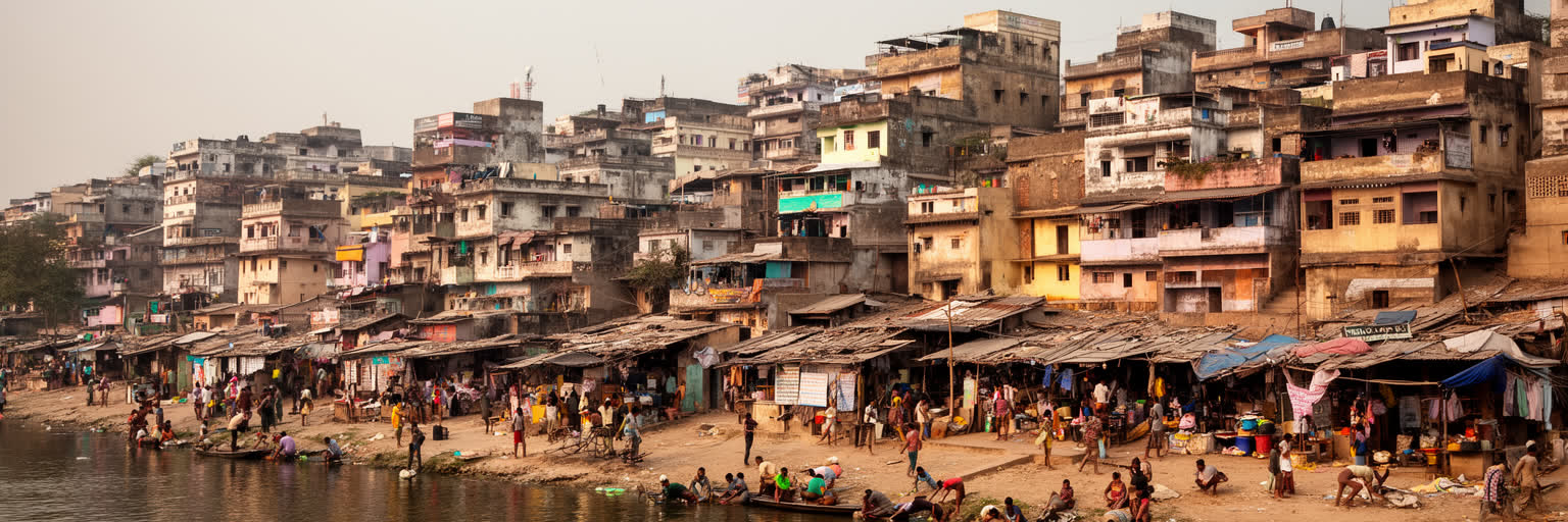 アグラの住宅地、移住者、郊外開発、非公式居住地、通勤路を表す景観