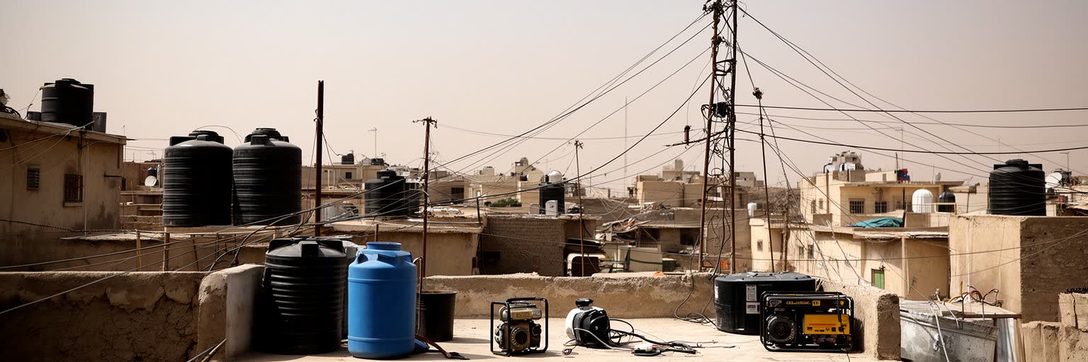 バグダードの住宅地、発電機、屋上、家族の日常を表す都市景観