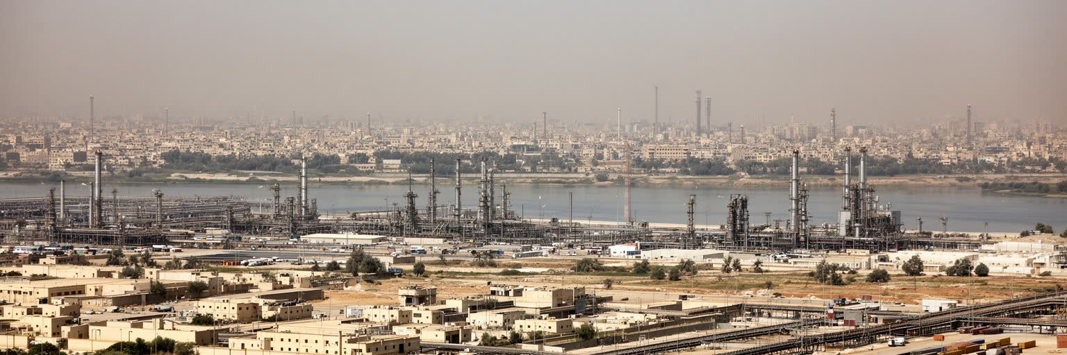 バグダードの石油国家の行政、サービス業、建設、商業労働を表す都市景観