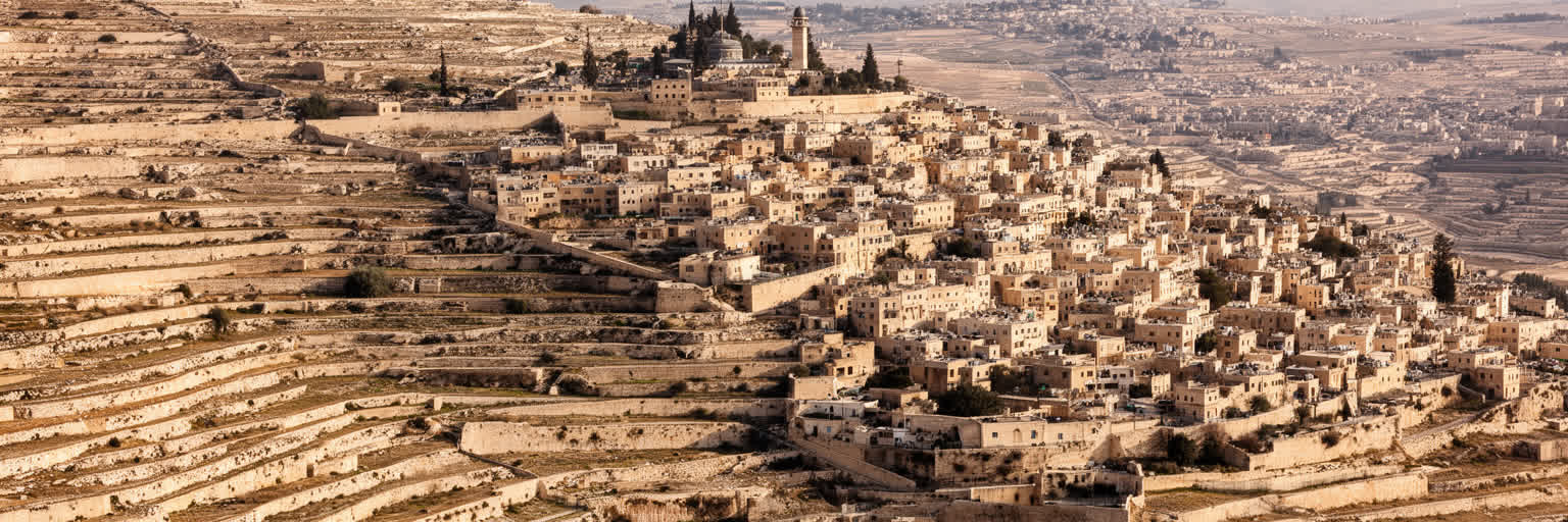 エルサレム南方の丘、谷、石造住宅、道路が形づくるベツレヘムの地理