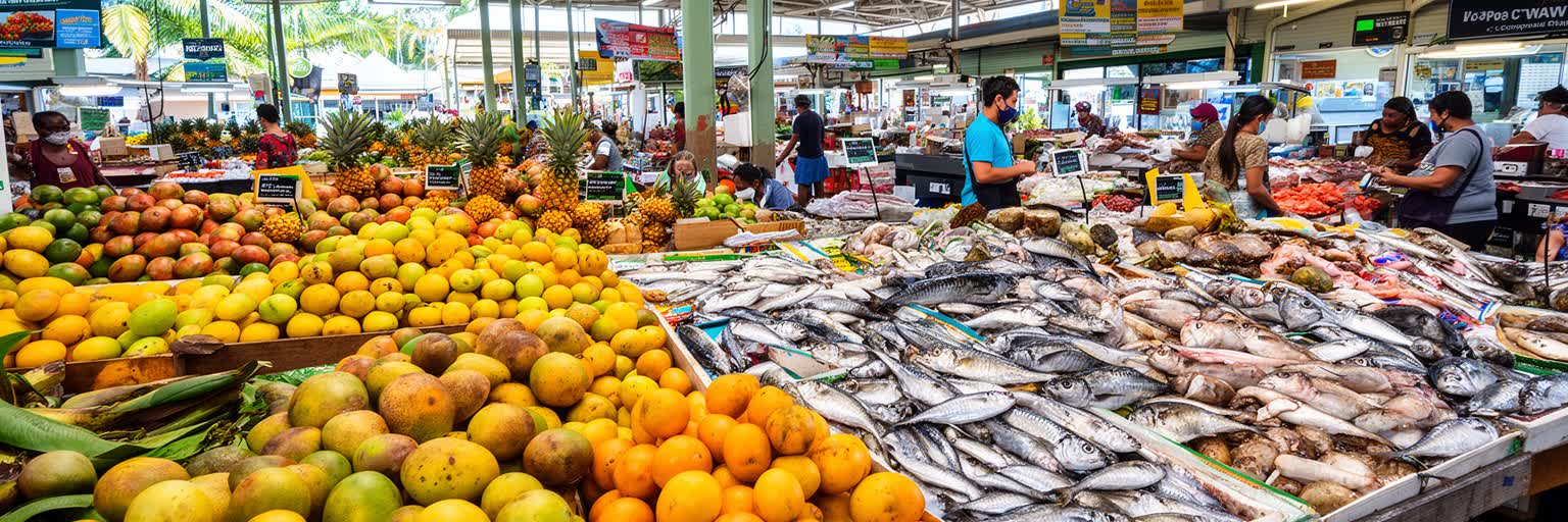 ケアンズの市場、熱帯果物、海産物、食文化を表す景観