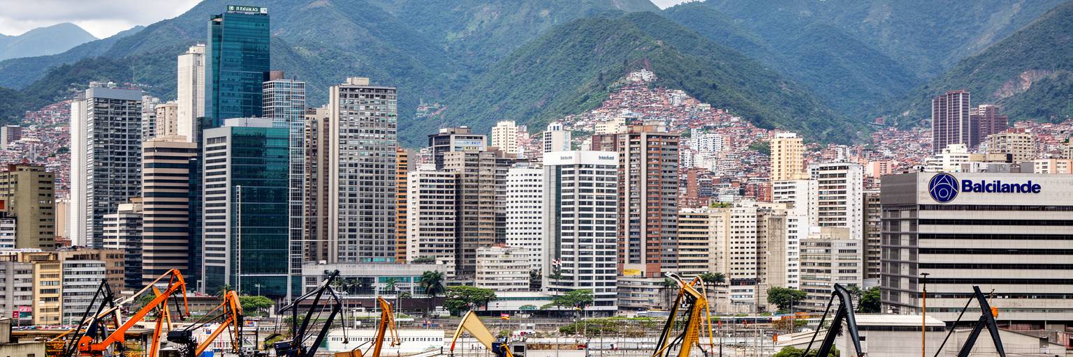 石油国家の行政、金融街、商店、為替、送金が重なるカラカス経済