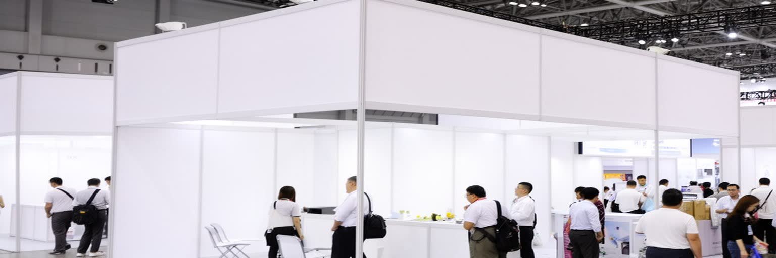 広州の広交会、展示ホール、貿易商、珠江沿いの商業を表す都市景観