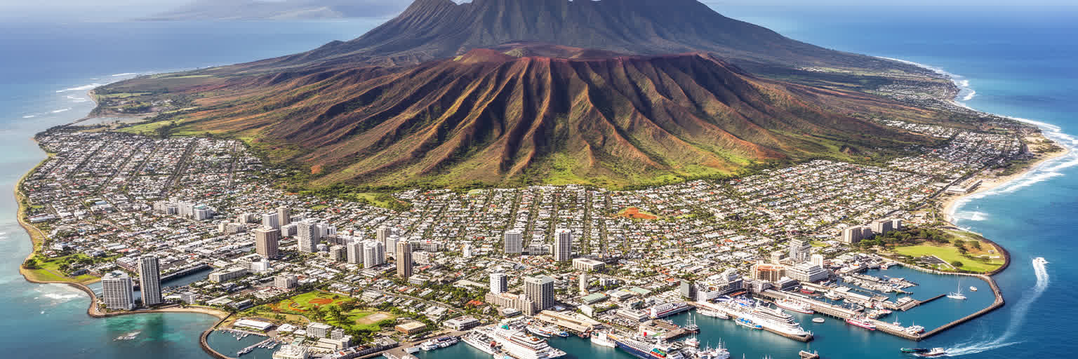 ハワイ諸島、ホノルル、山地、海岸、港、空港が作る島嶼地理