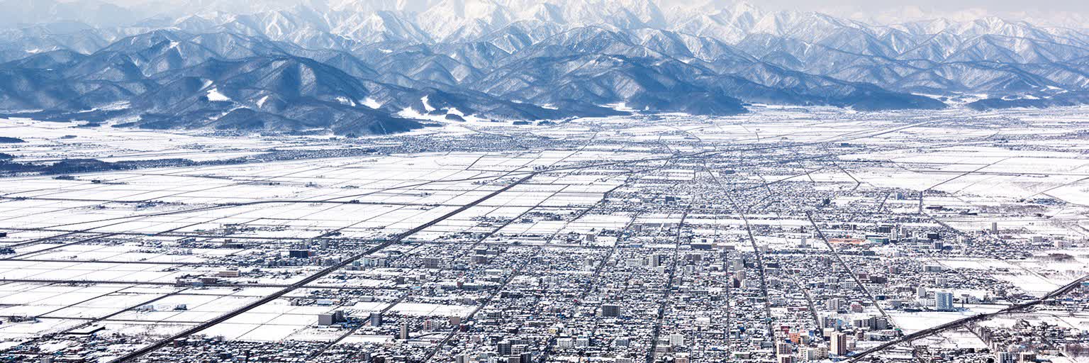 札幌、石狩平野、山地、港、空港、農地が作る北海道の地理