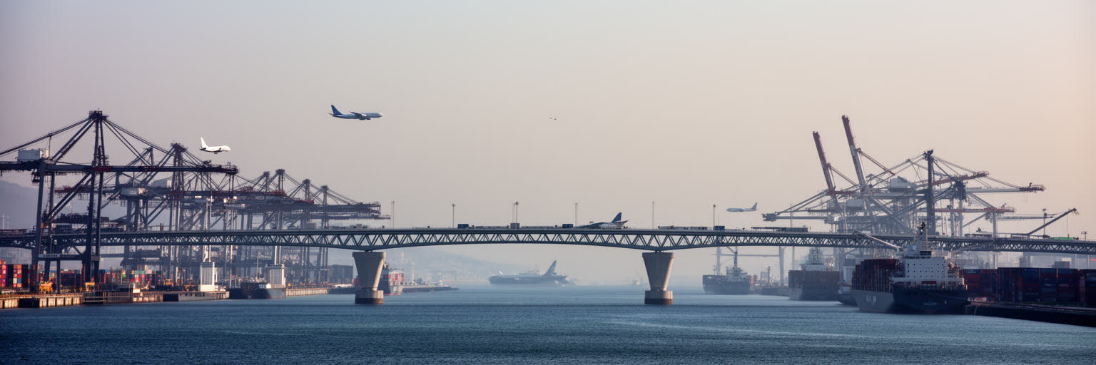 仁川港と仁川国際空港を結ぶ物流景観