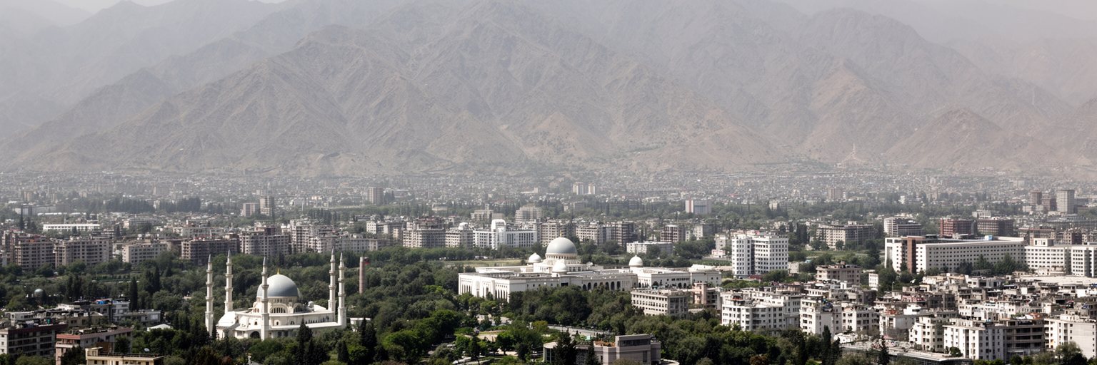 イスラマバードを丘陵、官庁、モスク、住宅、外交、交通、ラーワルピンディーから総合的に読む景観