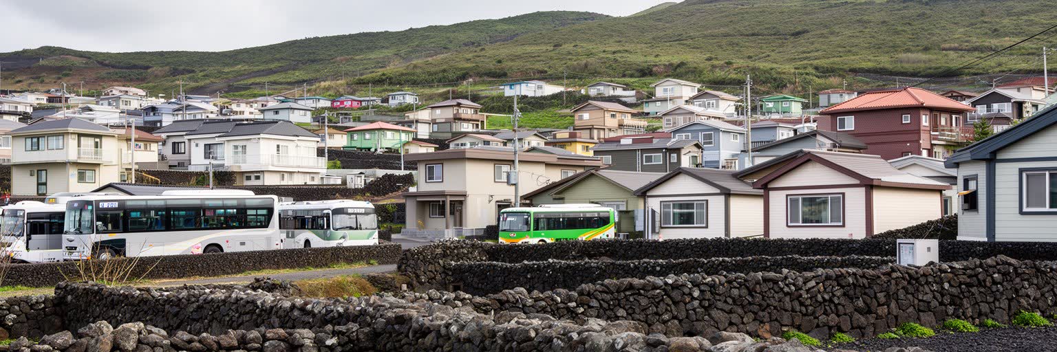 済州の住宅地、移住者、島の暮らしを表す画像
