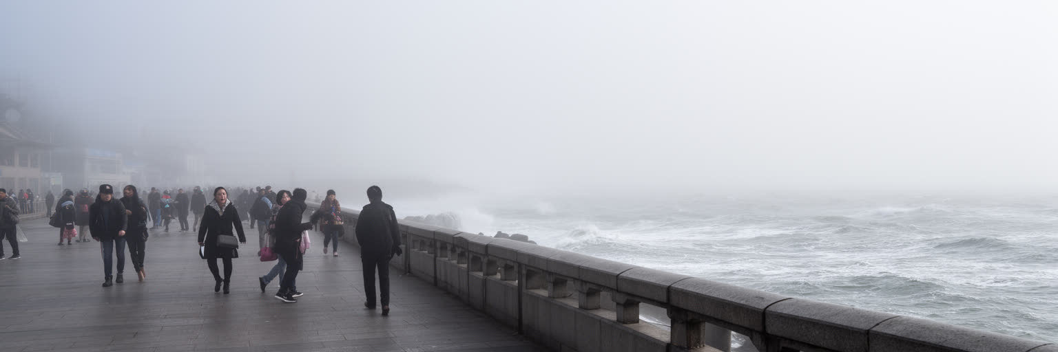 青島の海霧、風、海岸の気候を表す画像