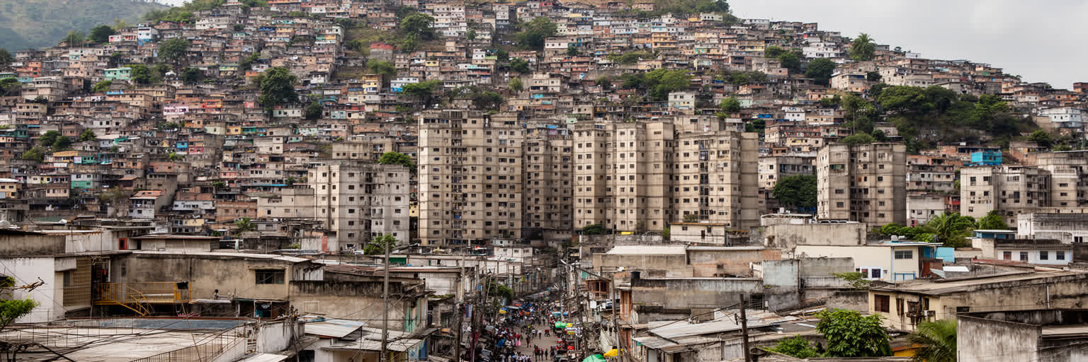 サントドミンゴの住宅地と都市格差を表す画像