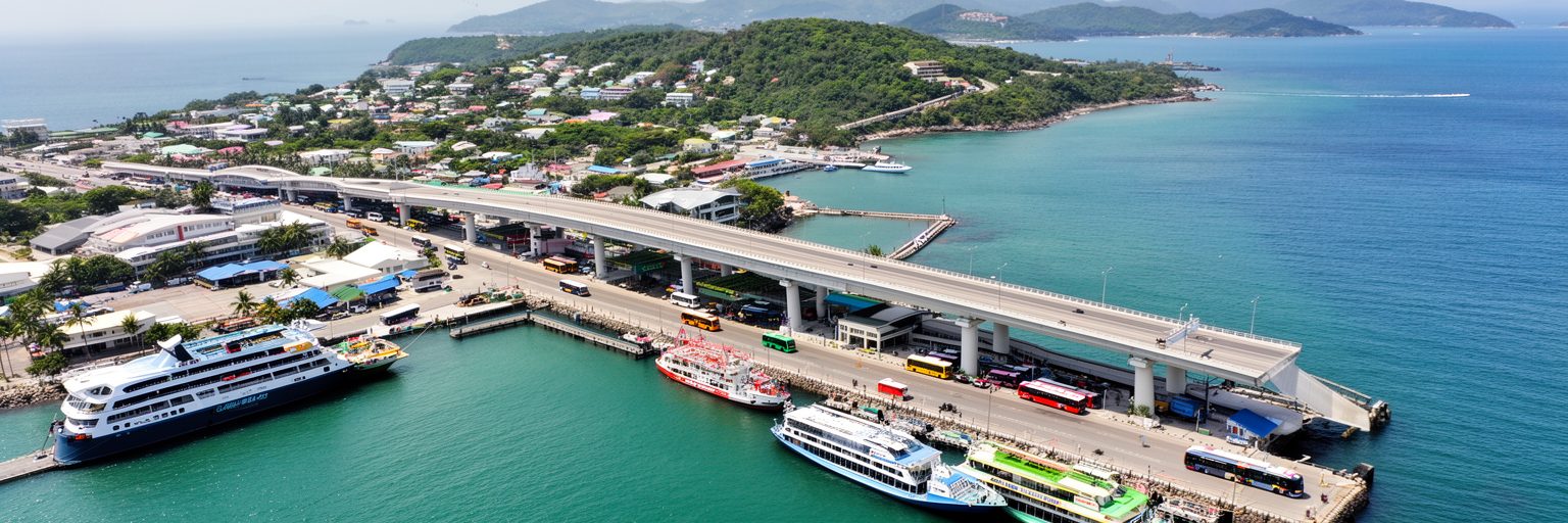 セントジョンズと空港、郊外、ビーチ、島内道路を結ぶ交通景観