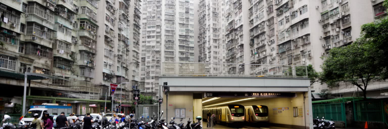 台北の集合住宅、地下鉄、スクーターの生活