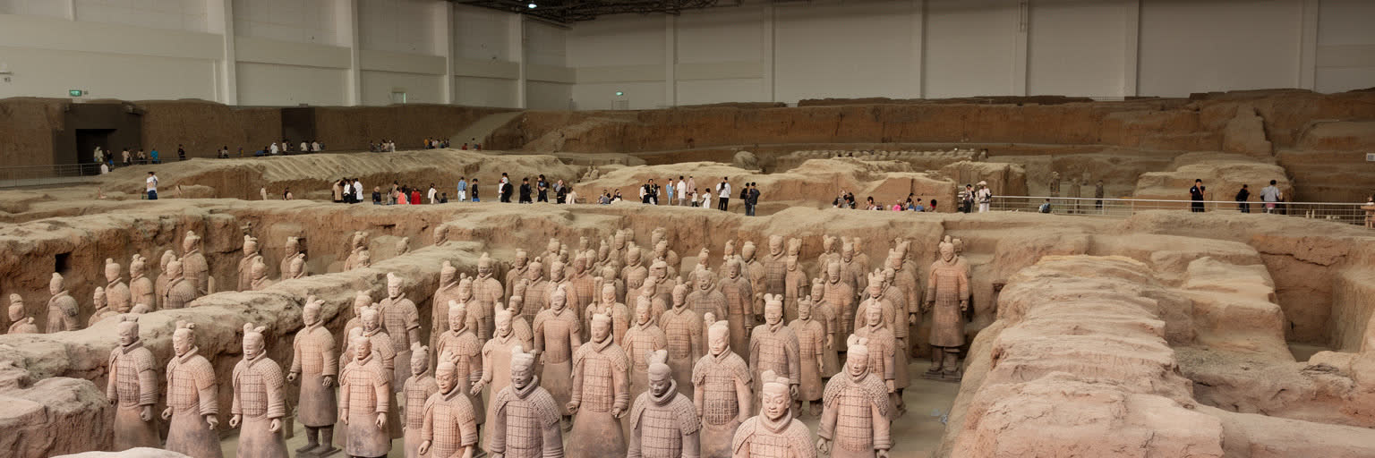 西安近郊の兵馬俑と遺産観光を表す画像