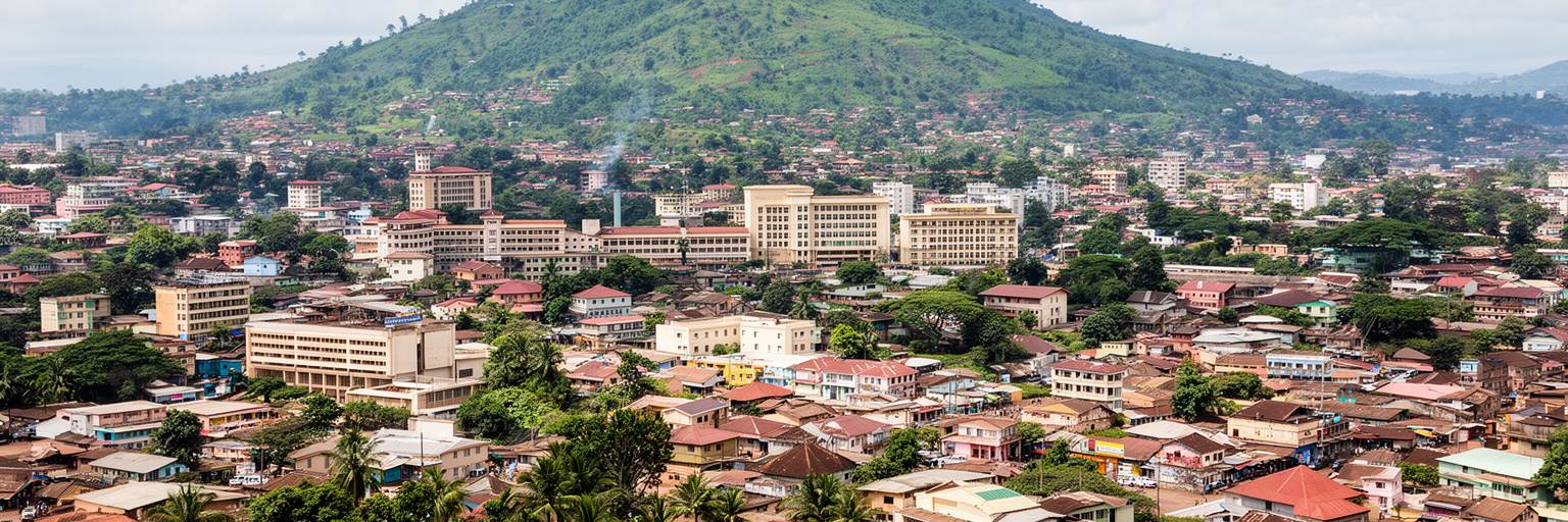 ヤウンデの大統領府、官庁、外交地区、広場を表す景観