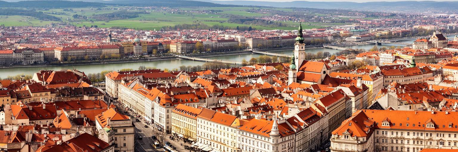 ザグレブを総合的に読む旧市街、トラム、市場、山麓、首都機能の景観